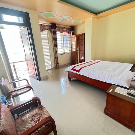Huy Hoang Hotel Донг Ван Екстериор снимка