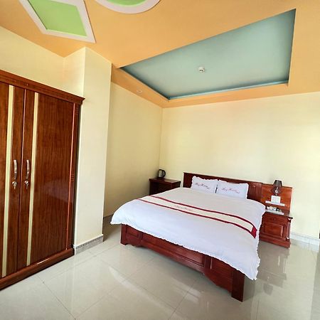 Huy Hoang Hotel Донг Ван Екстериор снимка