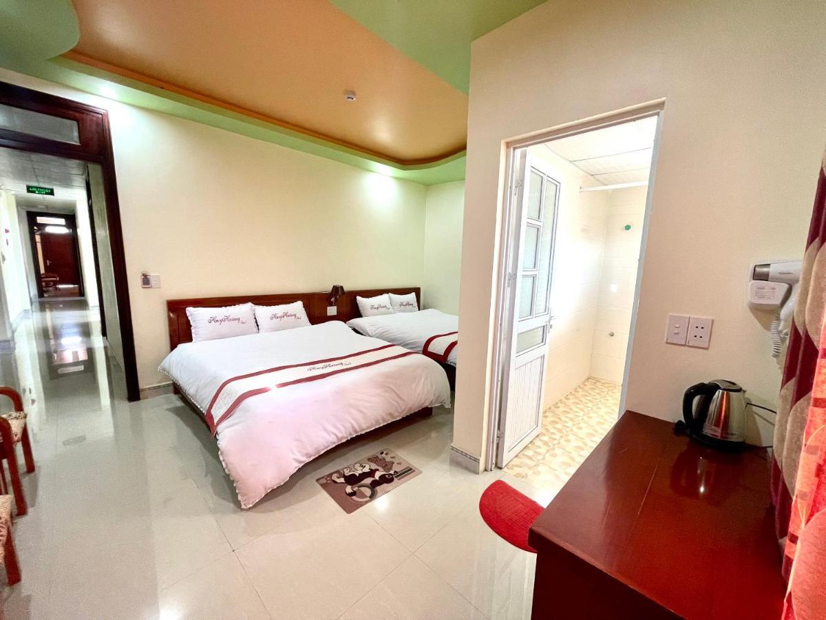 Huy Hoang Hotel Донг Ван Екстериор снимка