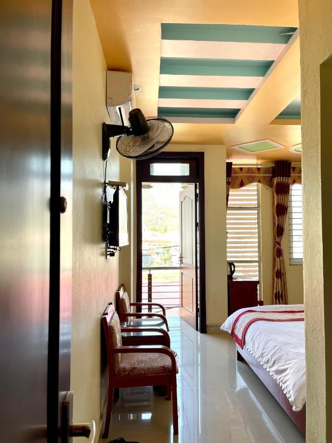Huy Hoang Hotel Донг Ван Екстериор снимка