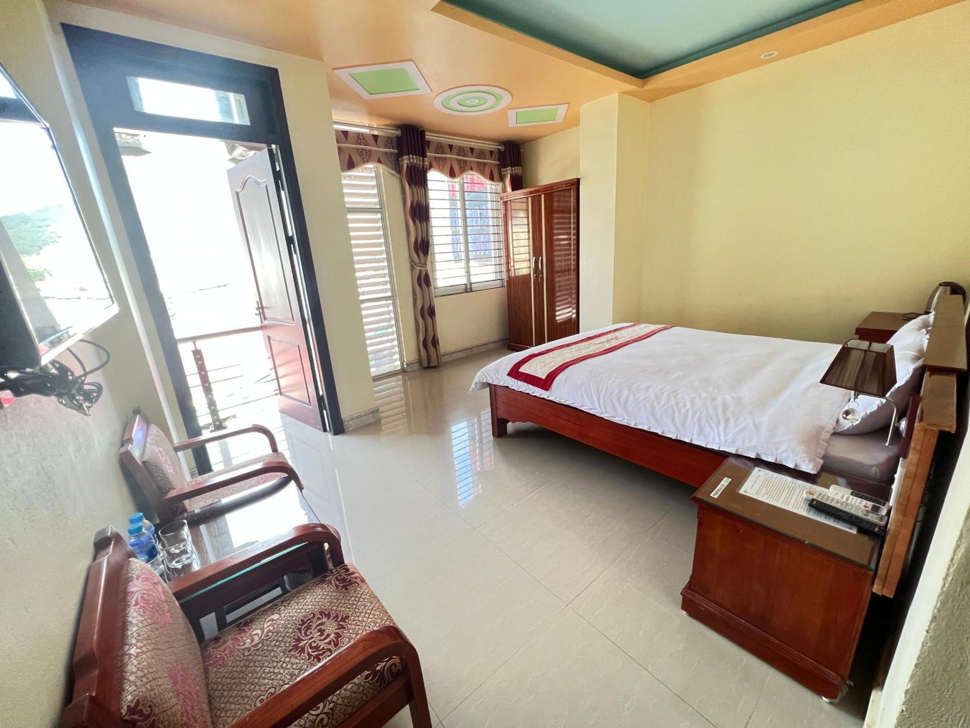 Huy Hoang Hotel Донг Ван Екстериор снимка