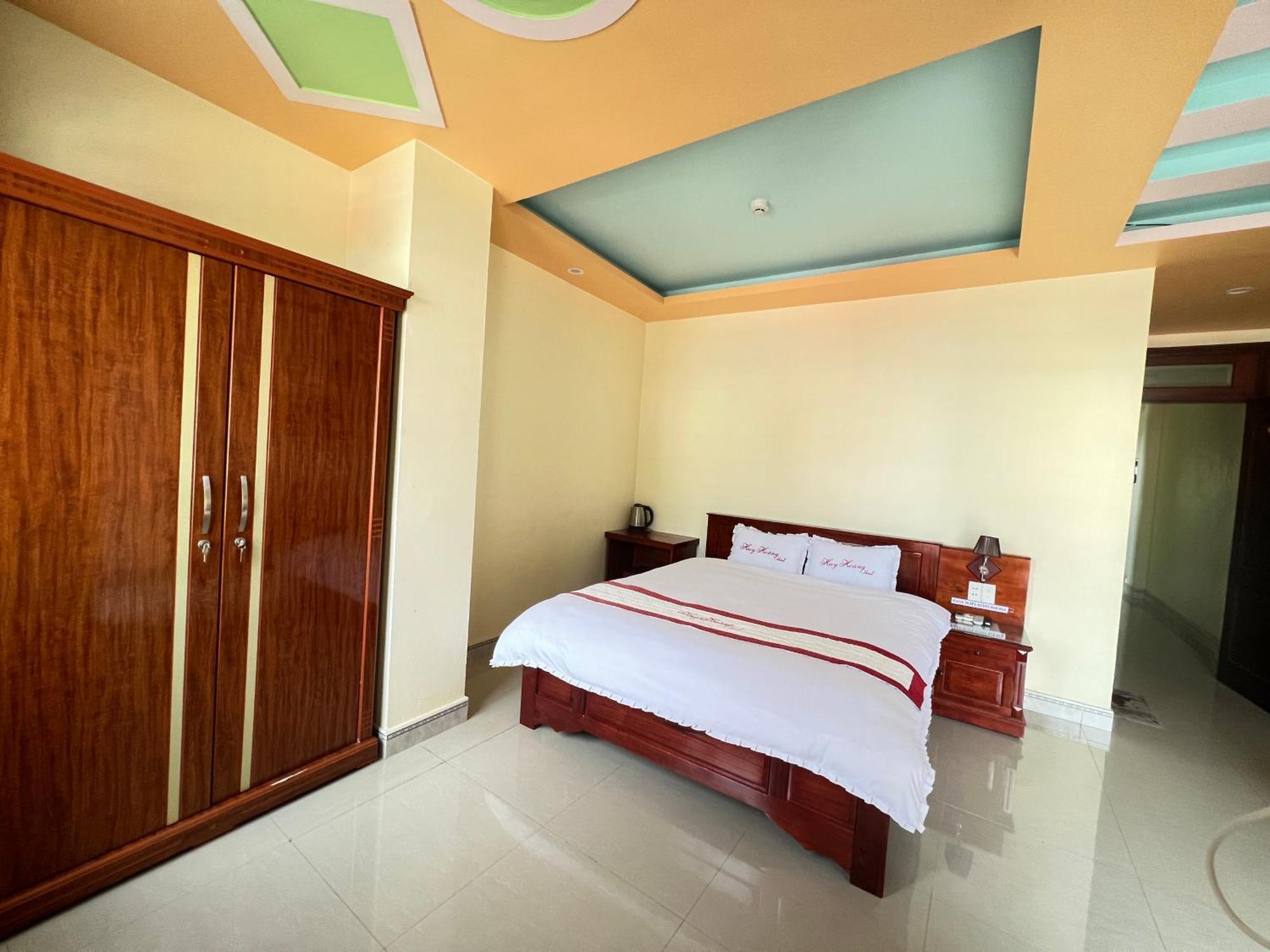 Huy Hoang Hotel Донг Ван Екстериор снимка